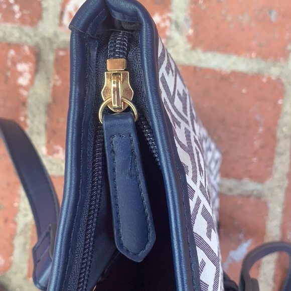 Tommy Hilfiger shopping tote - Picture 5 of 11